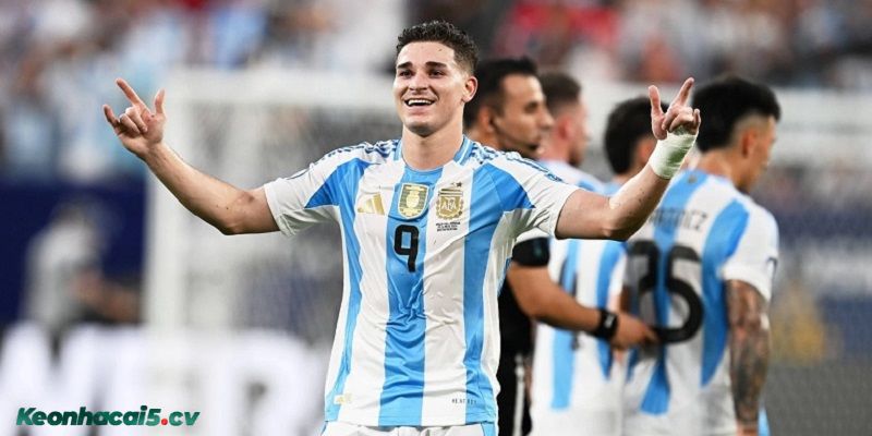 Sự vắng mặt của Enzo Fernandez được xem là mất mát lớn nhất ở tuyến giữa